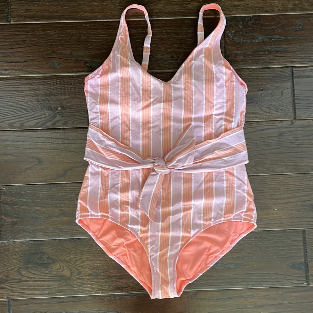 Women’s vineyard vines shimmer one piece